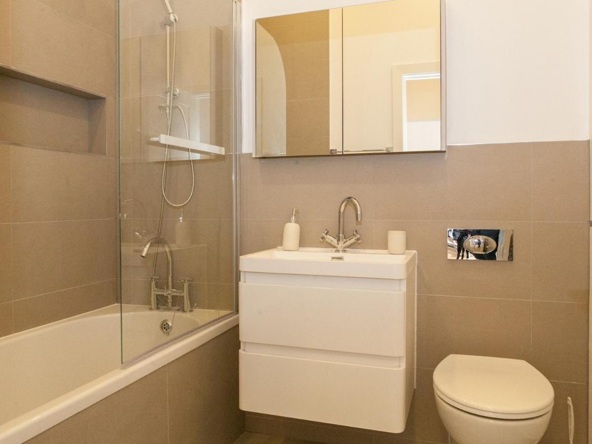 Pass The Keys - Spacious Flat With Private Sun Terrace In South East Лондон Экстерьер фото